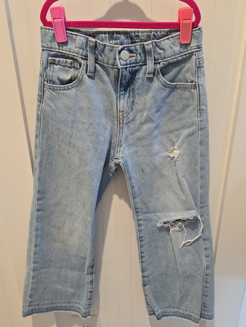 Old Navy Light Blue Distressed Cropped Jeans